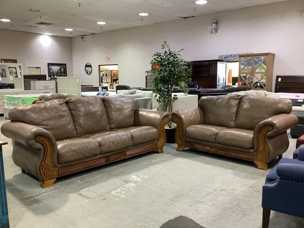 80870 Sofa and Love w/Carved Wood Trim 97/72x39x36
