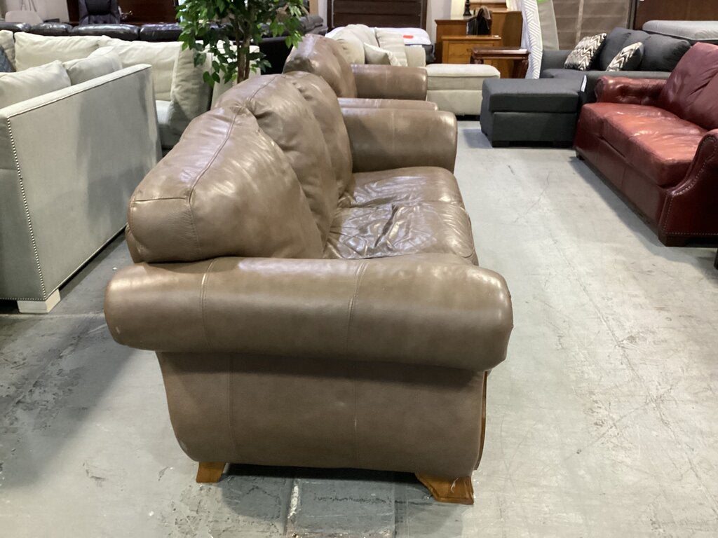80870 Sofa and Love w/Carved Wood Trim 97/72x39x36
