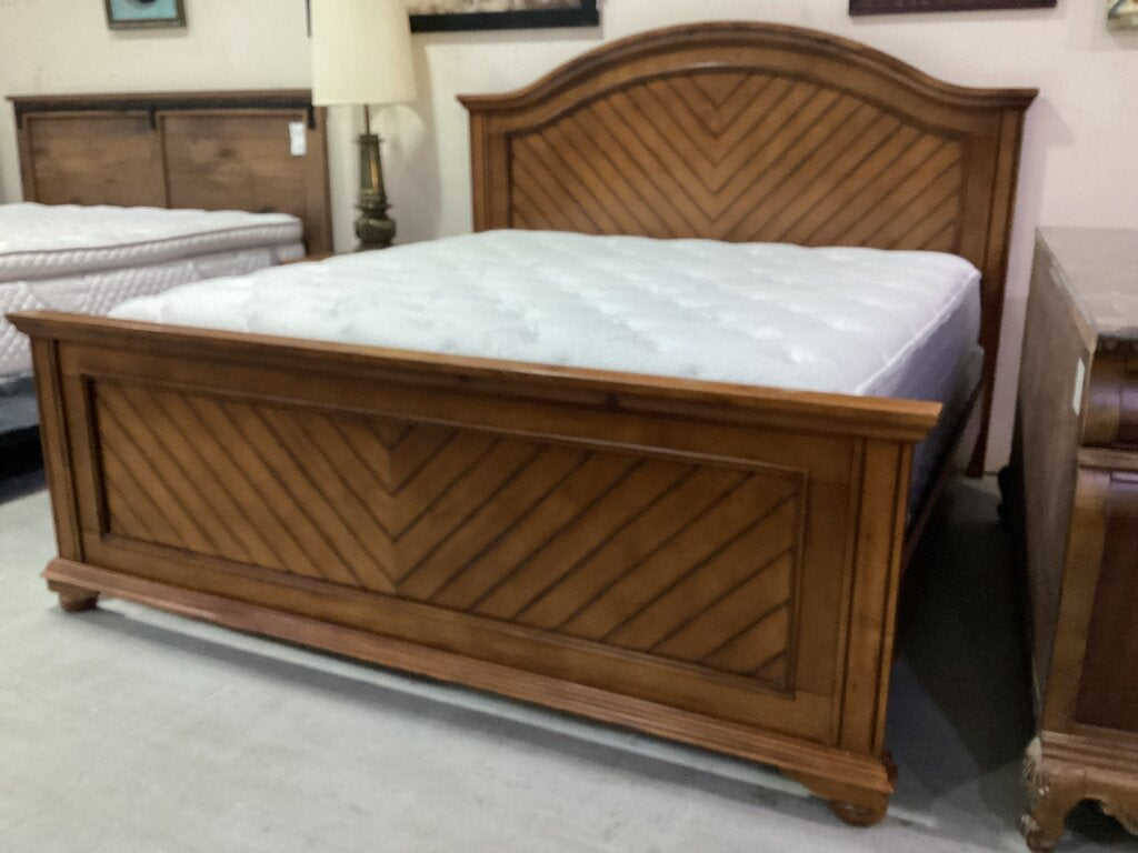 80854 - Addison Chestnut Chevron King Bed Frame 84x87x61
