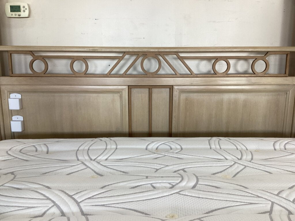 80945 - Henredon Enchantment Canopy Bed 91x98x88