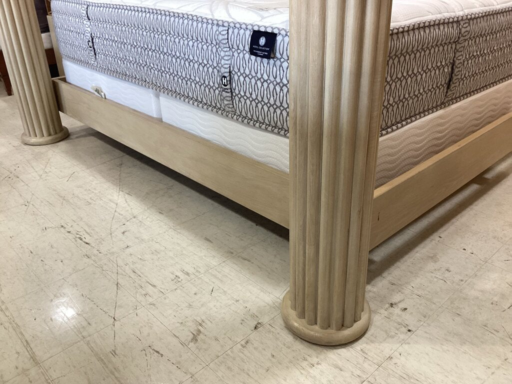 80945 - Henredon Enchantment Canopy Bed 91x98x88