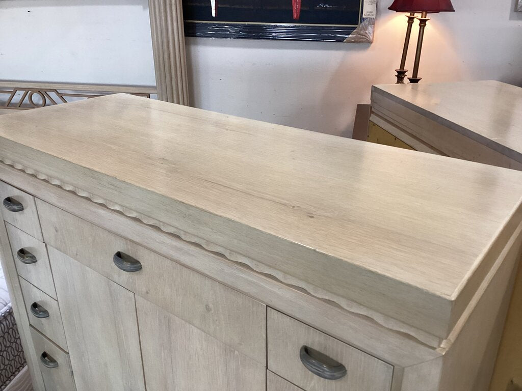 80946 - Henredon Enchantment Chest 48x19x62