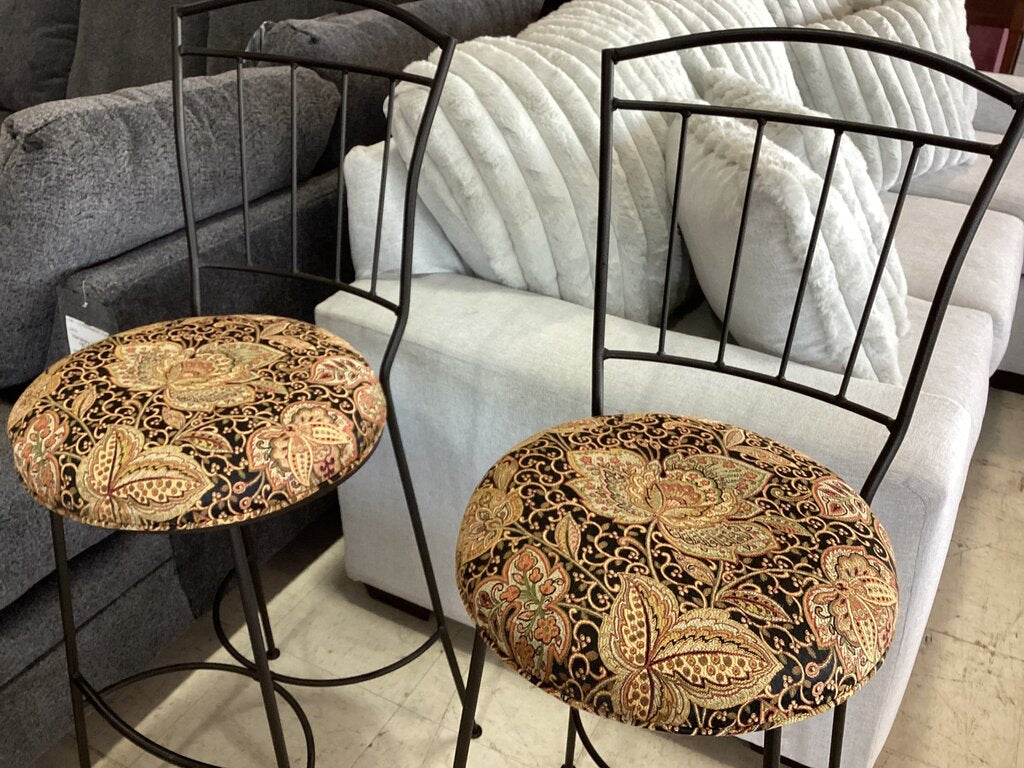 80955 - Pair of Wrought Iron Barstools 17x17x43