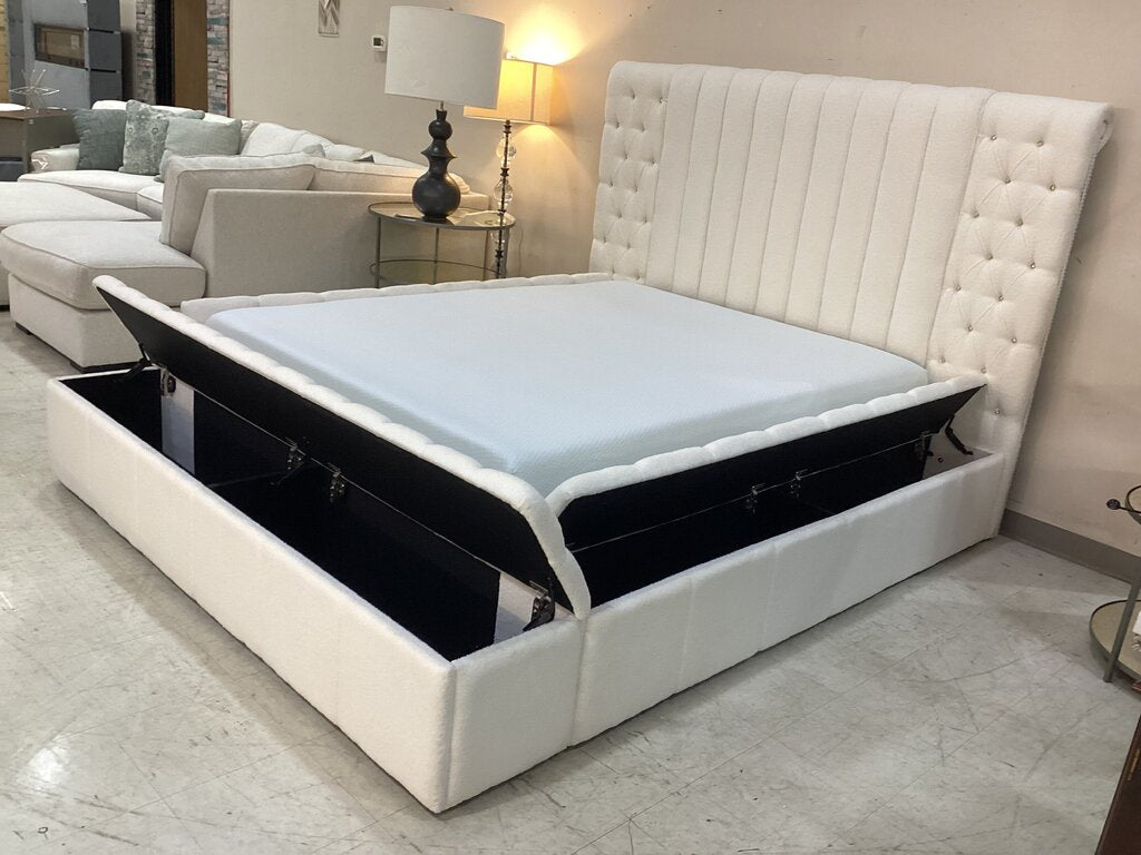 Jasmine White NEW Queen Platform Bed Frame 71x102x61 (134130)