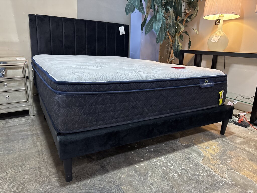 80997 (8531-2) Black Velvet Queen Platform Bed Frame 61x84x45