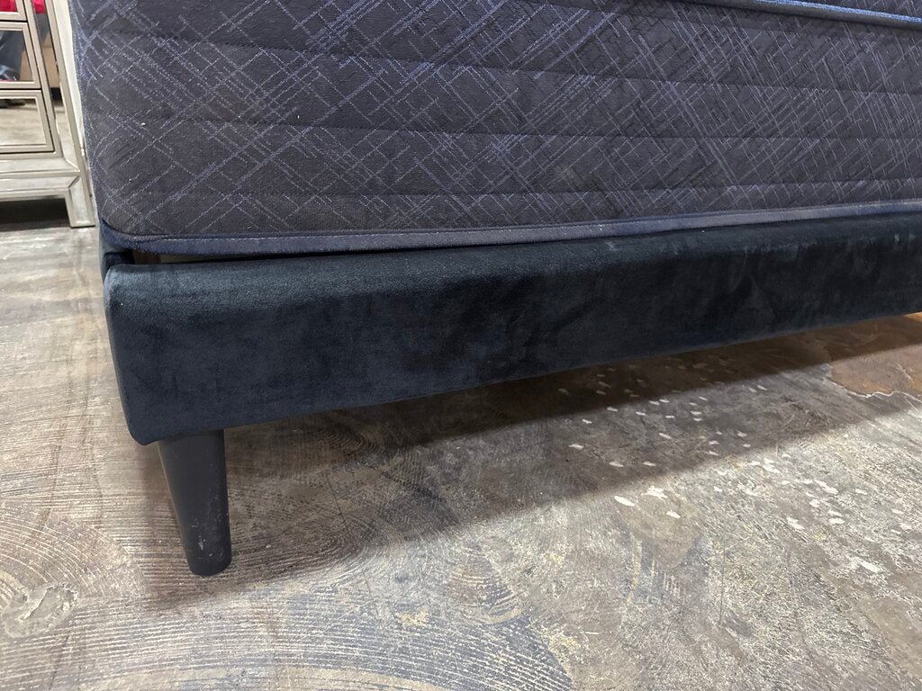 80997 (8531-2) Black Velvet Queen Platform Bed Frame 61x84x45