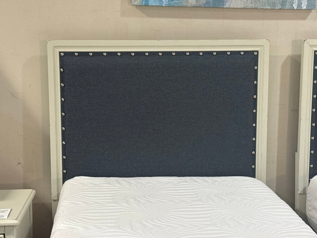 80989 (8530-9) Ashley Faelene Twin Bed Frame 43x80x52