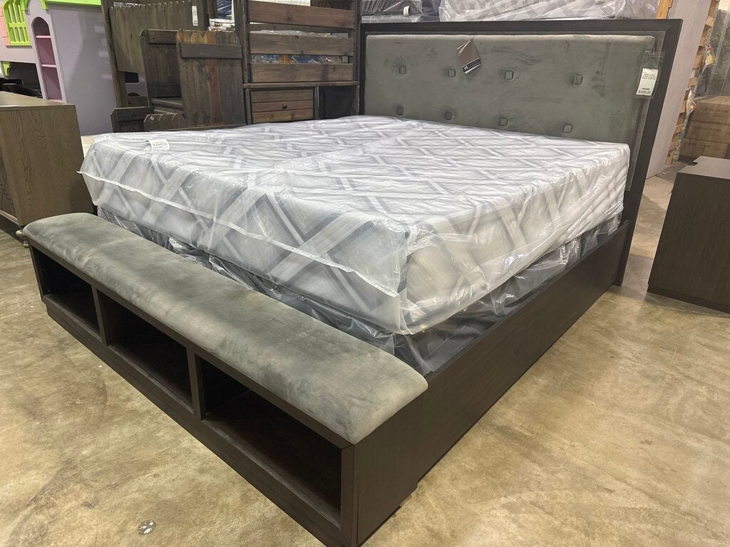 80982 - Ashley Hyndell King Bed Frame 82x97x56