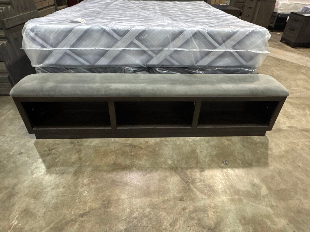 80982 - Ashley Hyndell King Bed Frame 82x97x56