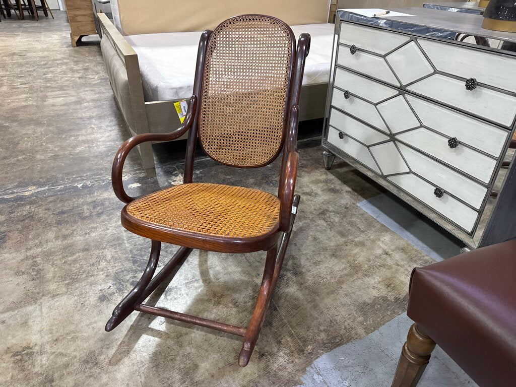 85018 - Vintage Child's Bentwood Rocking Chair 21x32x32