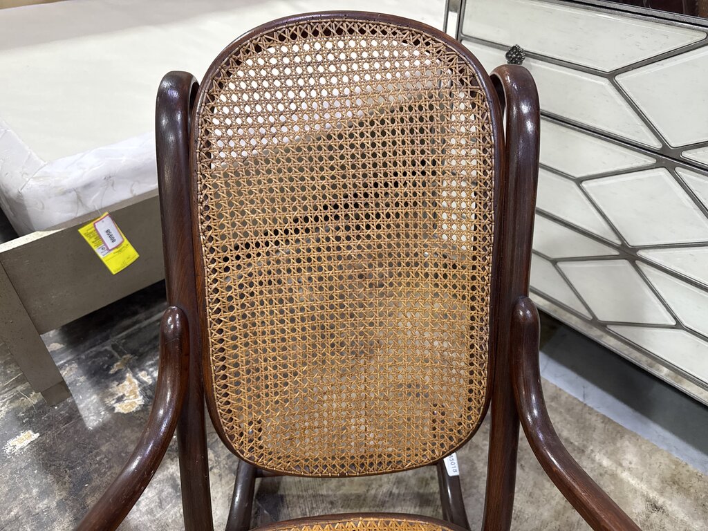 85018 - Vintage Child's Bentwood Rocking Chair 21x32x32