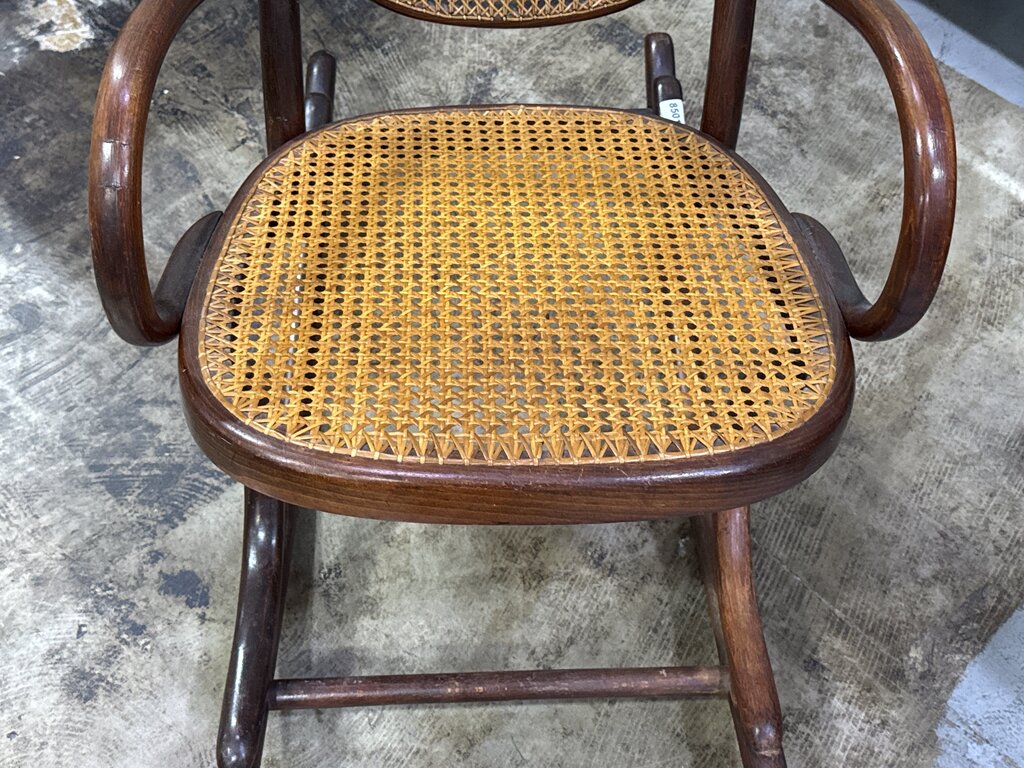 85018 - Vintage Child's Bentwood Rocking Chair 21x32x32