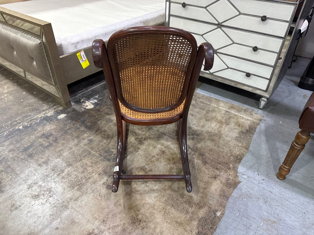 85018 - Vintage Child's Bentwood Rocking Chair 21x32x32