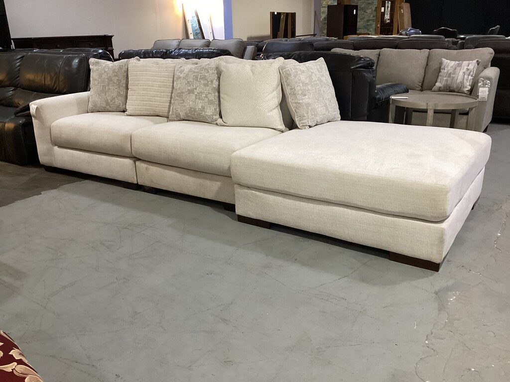76892 - Ashley Lyndeboro 2pc w/Ottoman