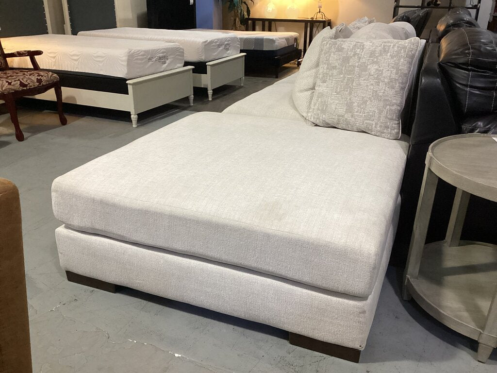 76892 - Ashley Lyndeboro 2pc w/Ottoman