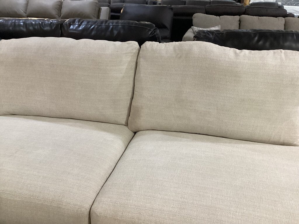 76892 - Ashley Lyndeboro 2pc w/Ottoman