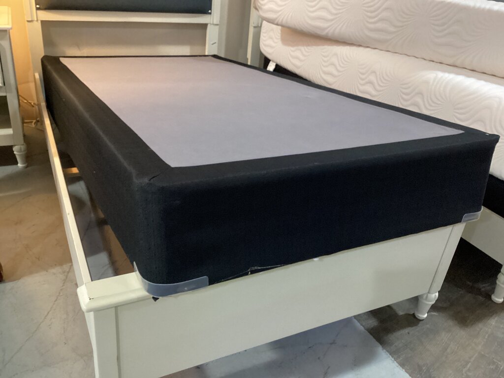 85004 (8531-9) Black Twin Box