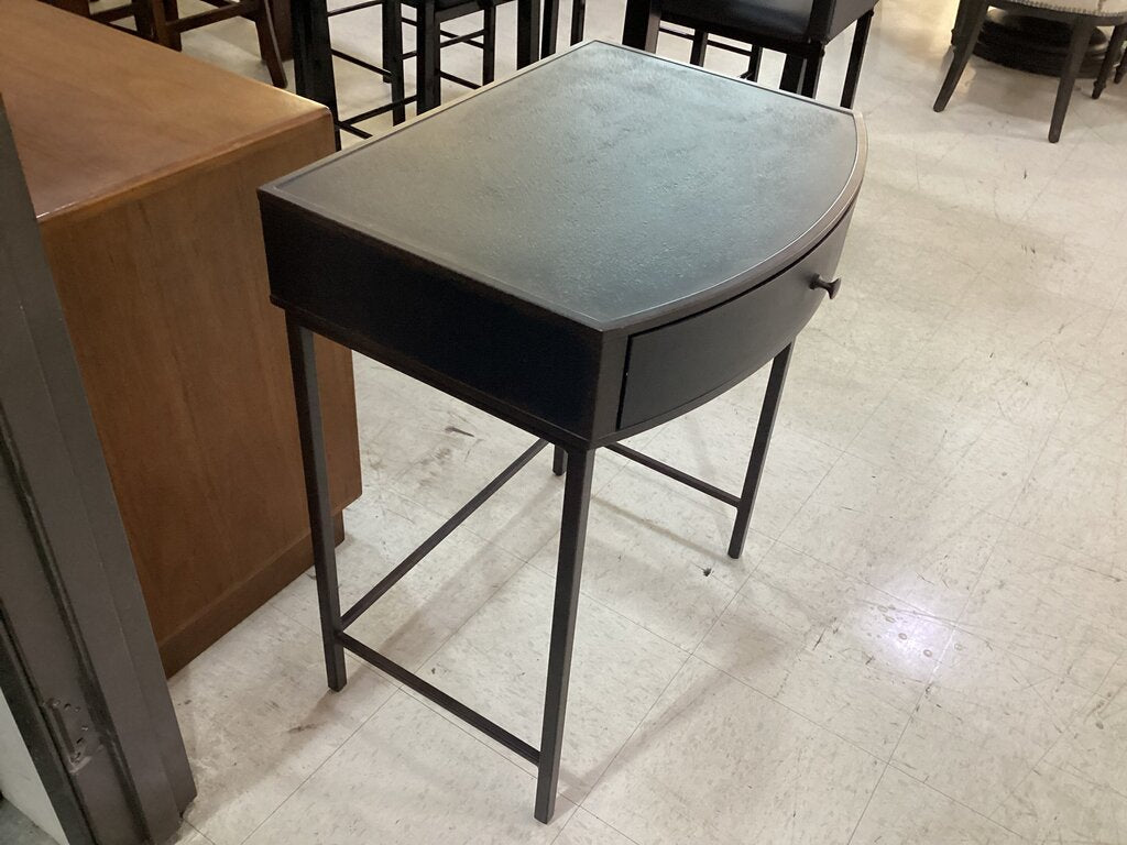 85019 Woodrow Metal Nesting Stand 24x18x30