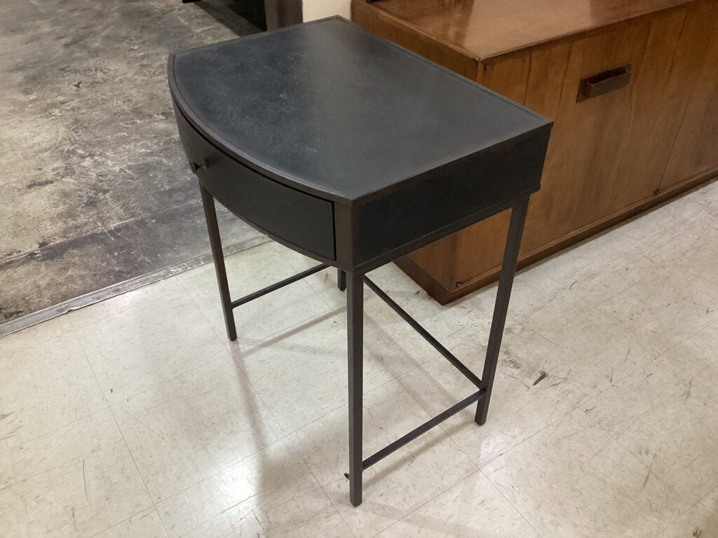 85019 Woodrow Metal Nesting Stand 24x18x30