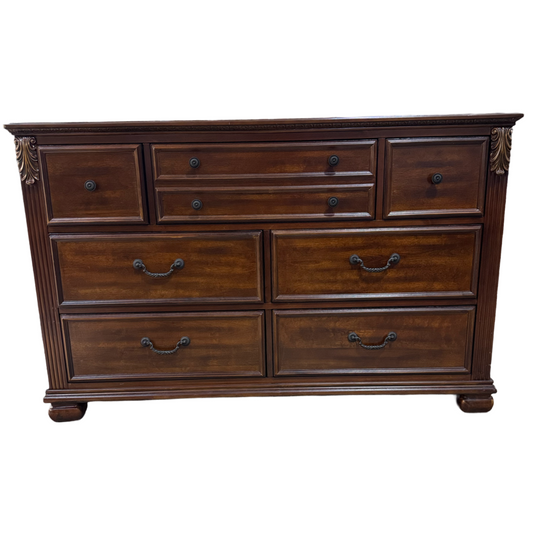 85050 - Ashley Leahlyn 8 Drawer Dresser 60x17x38