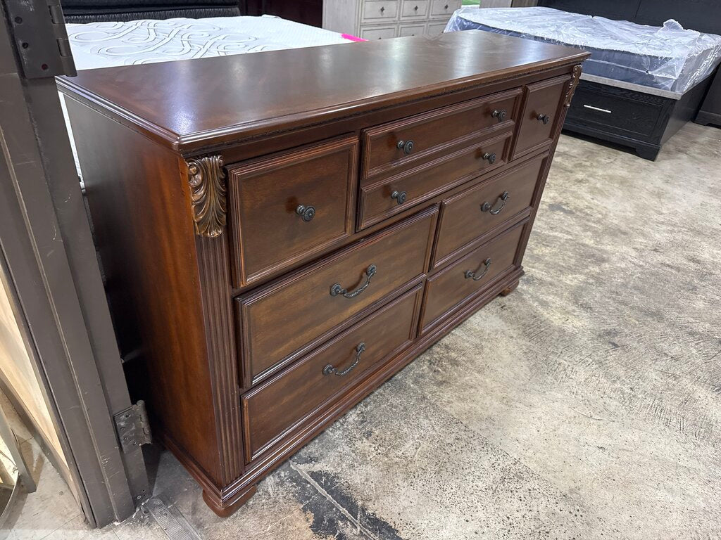 85050 - Ashley Leahlyn 8 Drawer Dresser 60x17x38