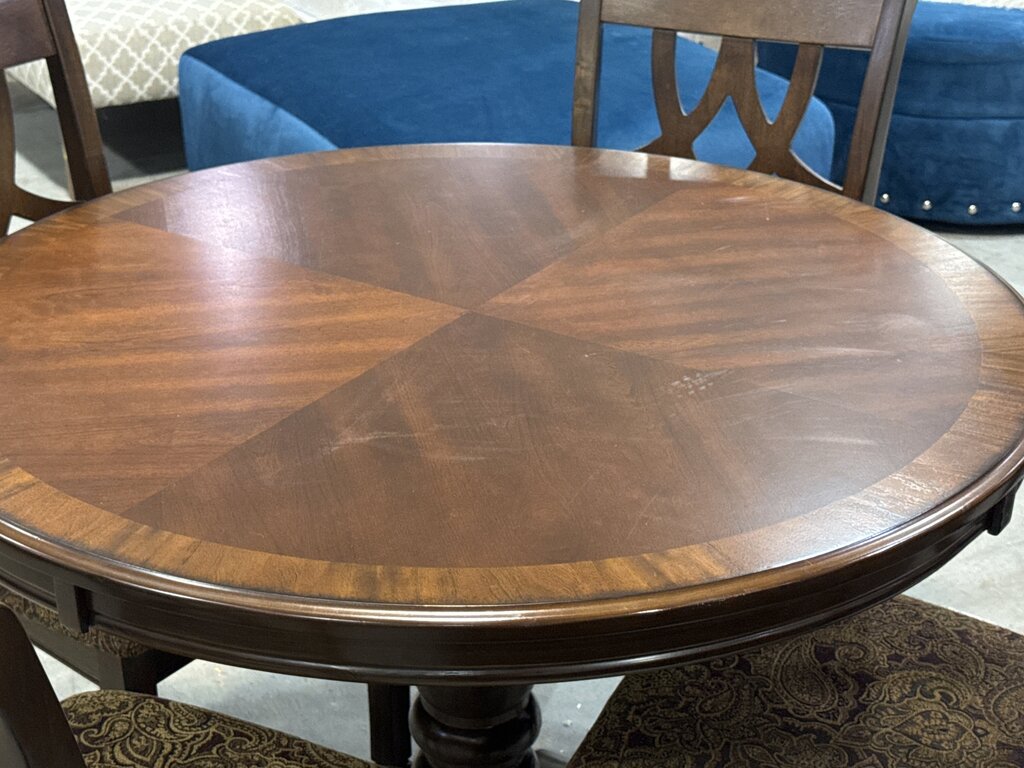 85046 - Ashley Leahlyn 5pc Round Dining Set 42x42x30