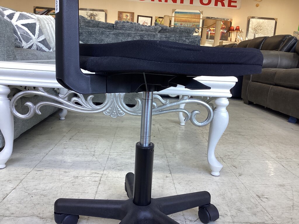 85059 Rolling Desk Chair 17x18x34