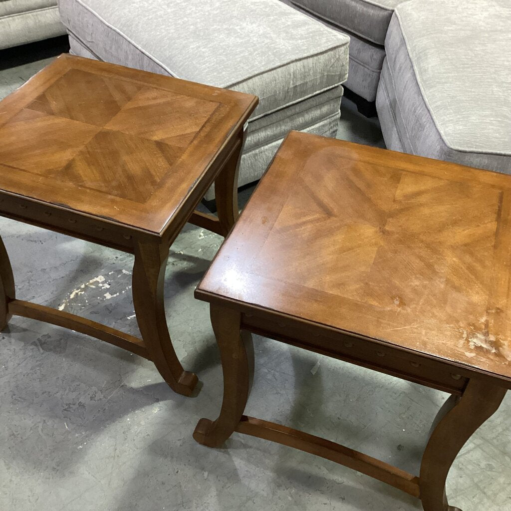 85129 - Ashley Pair of End Tables 24x24x24