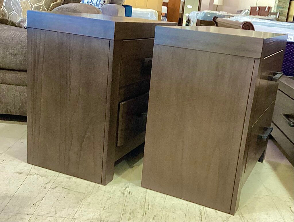 85171 Ashley Pair of Nightstands