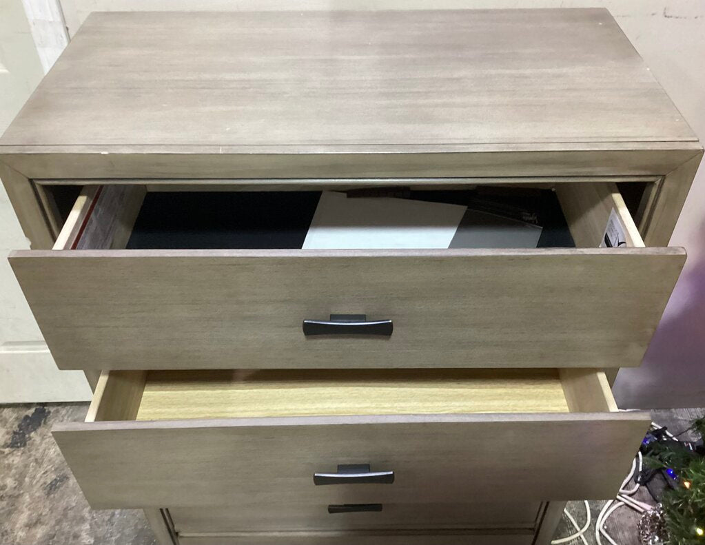 85165 - Ashley Arnett 5 Drawer Chest 32x16x47