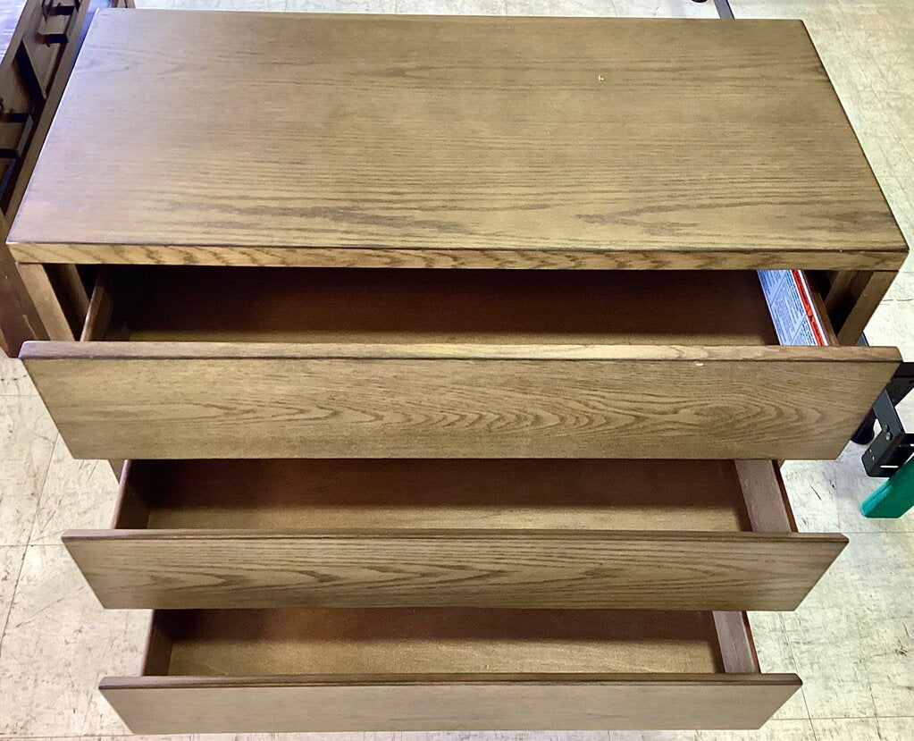 85156 - Scott Living Dillion Accent Chest 32x15x32