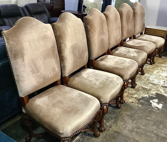 85149 - Hooker Set of 6 Upholstered Camel Back Side Chairs 24x24x48