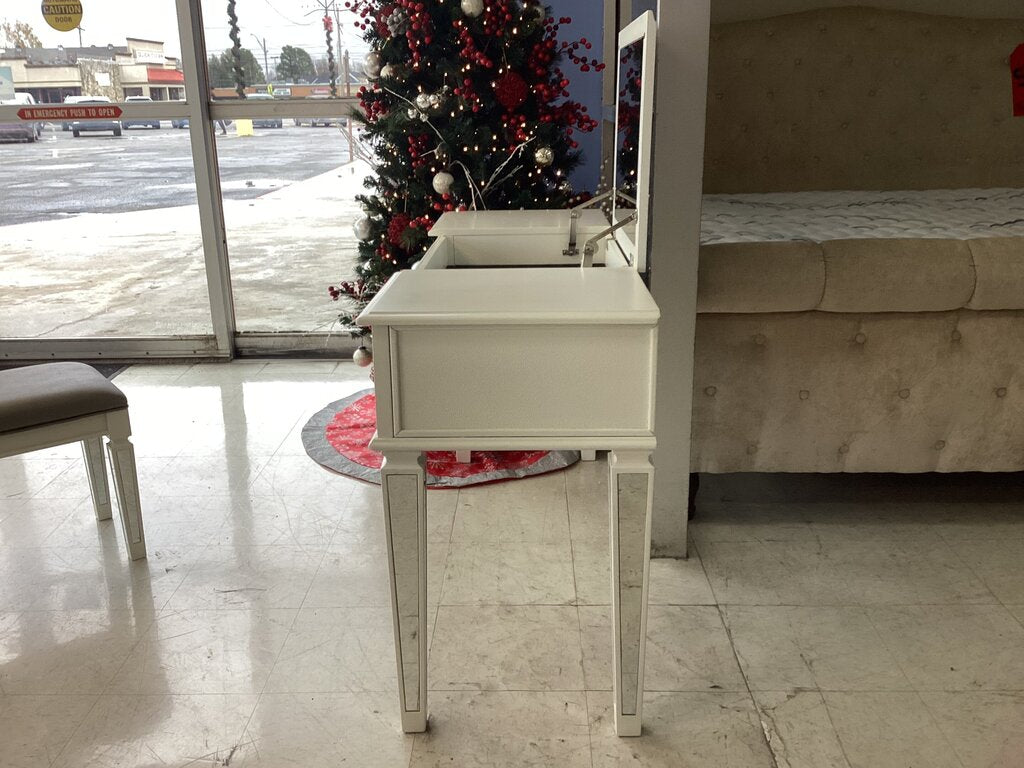 Juliet White Vanity w/Stool Set (176100)