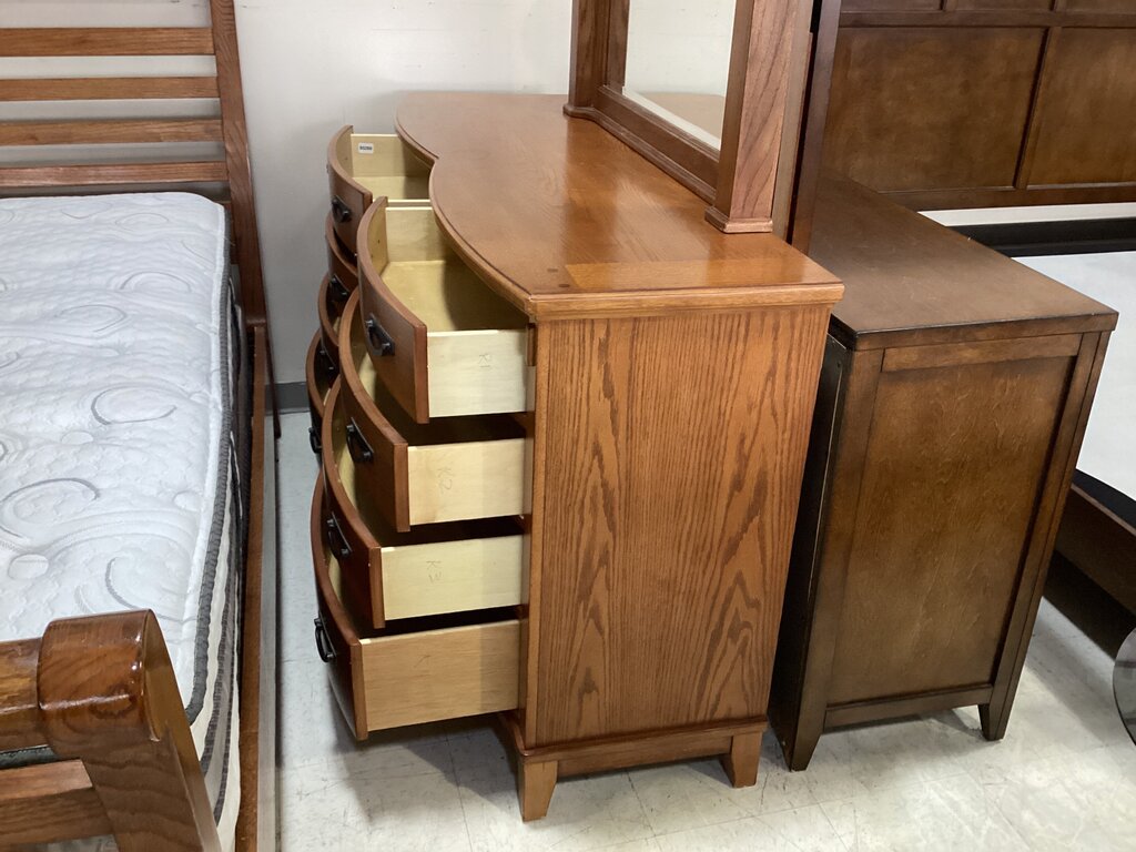 85260 - Dresser w/Mirror 66x21x38/80