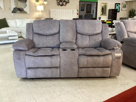 Emerson Silver Gray NEW Motion/Reclining Loveseat w/Console, USB - 75x30x40 -(665021)