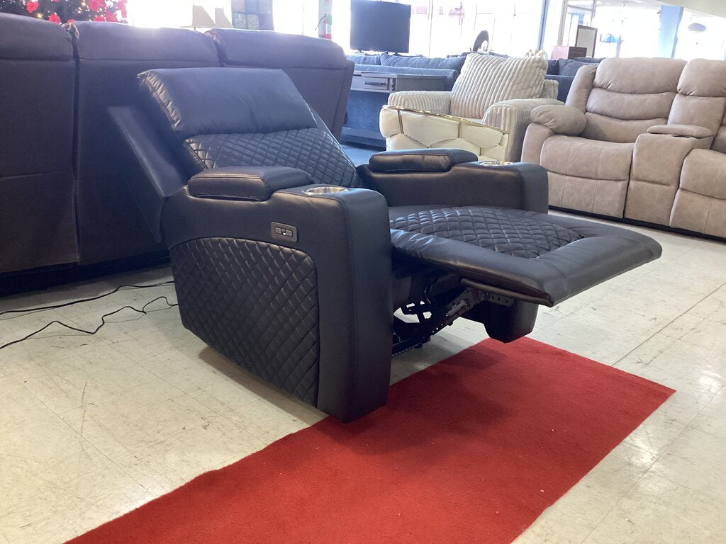 Boss Black NEW Power Recliner w/LED (697292)