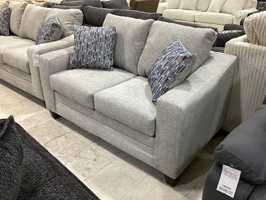 Hershey Fog NEW Loveseat 62x35x39 (4700-05L)