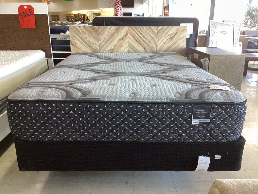 85443 - Ashley Piperton NEW Queen Panel Headboard 67x2x43