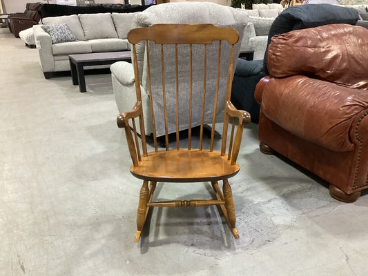 85520 - Nichols and Stone Wood Rocking Chair 24x29x40