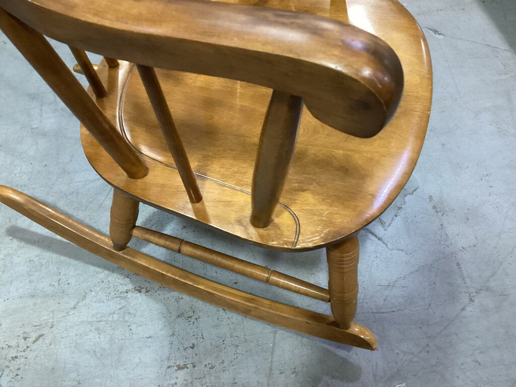 85520 - Nichols and Stone Wood Rocking Chair 24x29x40