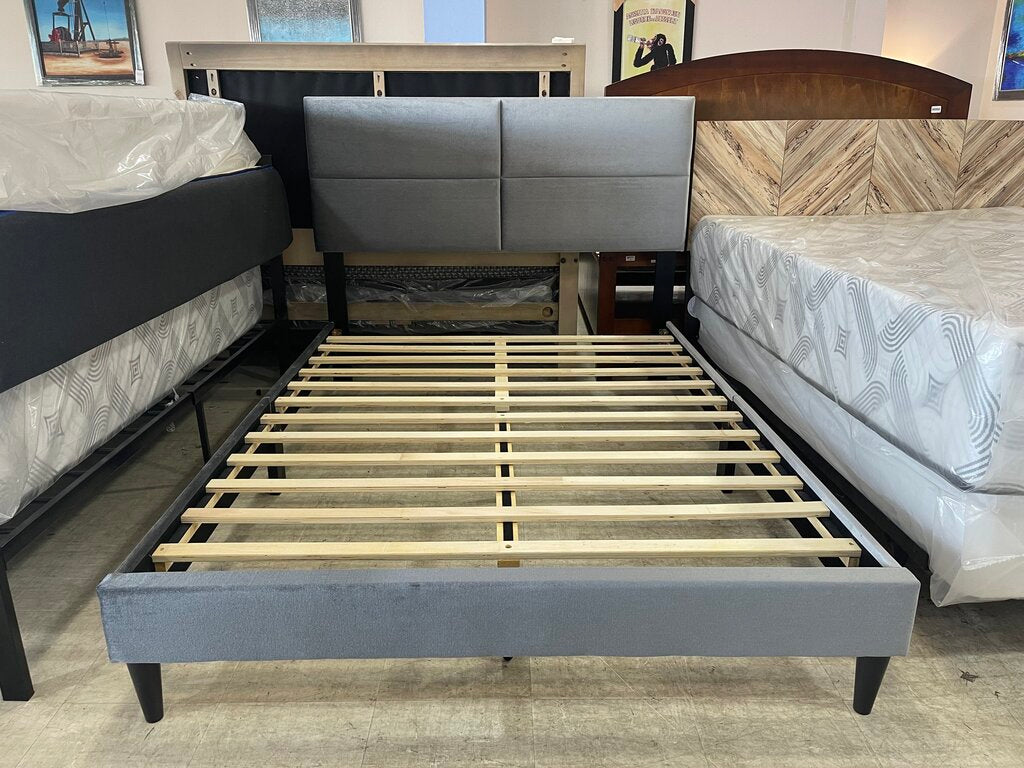 Silver Upholstered NEW Full Size Platform Bedframe 57x80x47 (CFS9426-F)