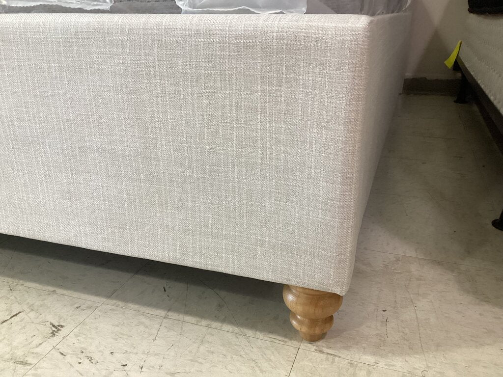 Diamond Tufted NEW King Platform Bed Frame 78x84x56 (CF9261)