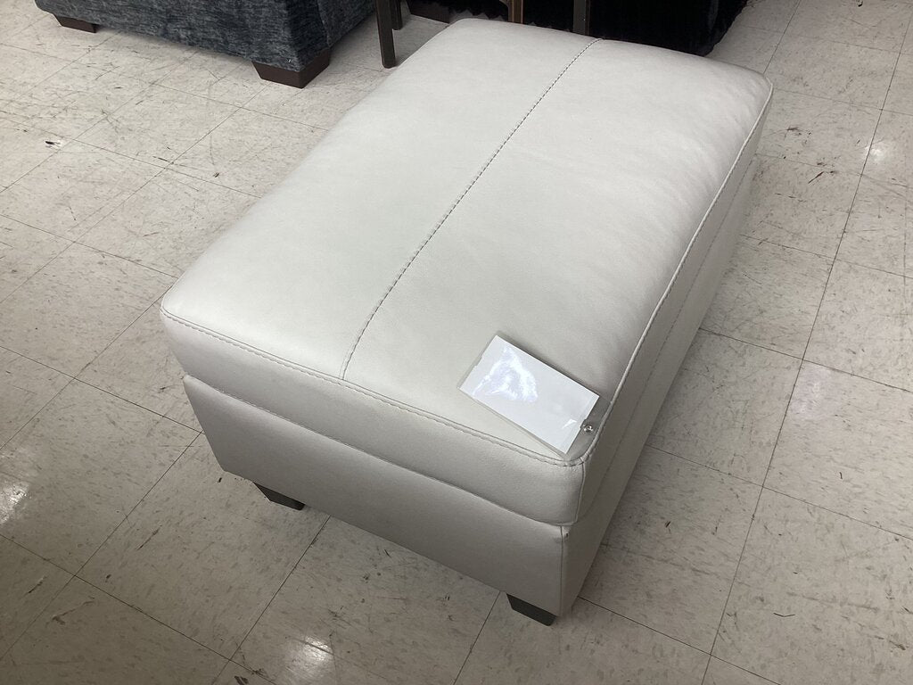85598 - Ashley Geno Ottoman 33x23x19