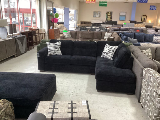 Torrey Black NEW Sectional 114x81x40 (32521/13-3035)