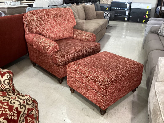 85769 - King Hickory Leopard Chair and Ottoman (40x36x36)(26x31x18)