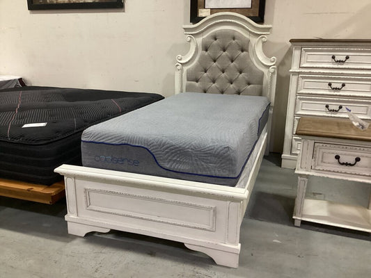 85805 - Ashley Twin Realyn Panel Bed 45x84x71