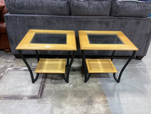 85804 - Ashley Pair of Wooden End Tables w/Glass 25x27x23