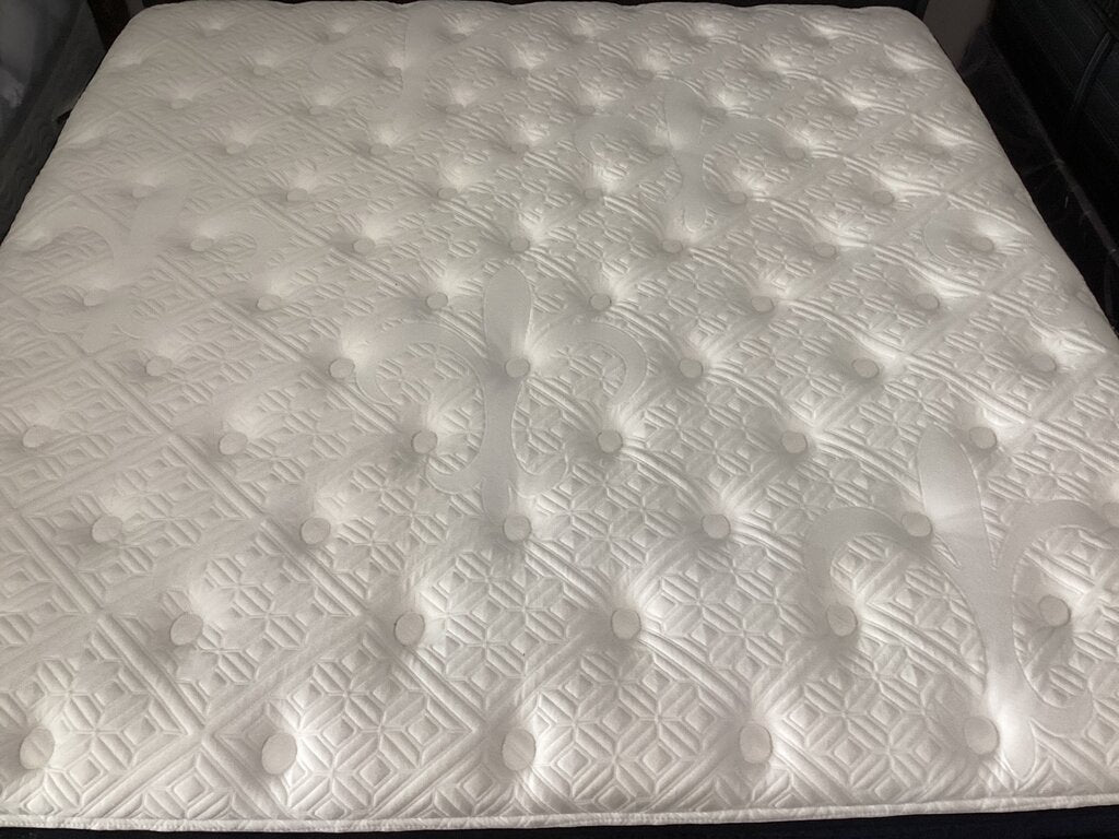 86044 - Stearns and Foster King Hybrid Premium Mattress
