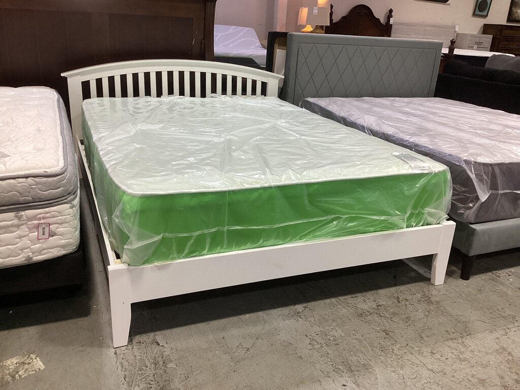 Metro White NEW Queen Platform Bed Frame 67x84x35 (DF003Q-W)