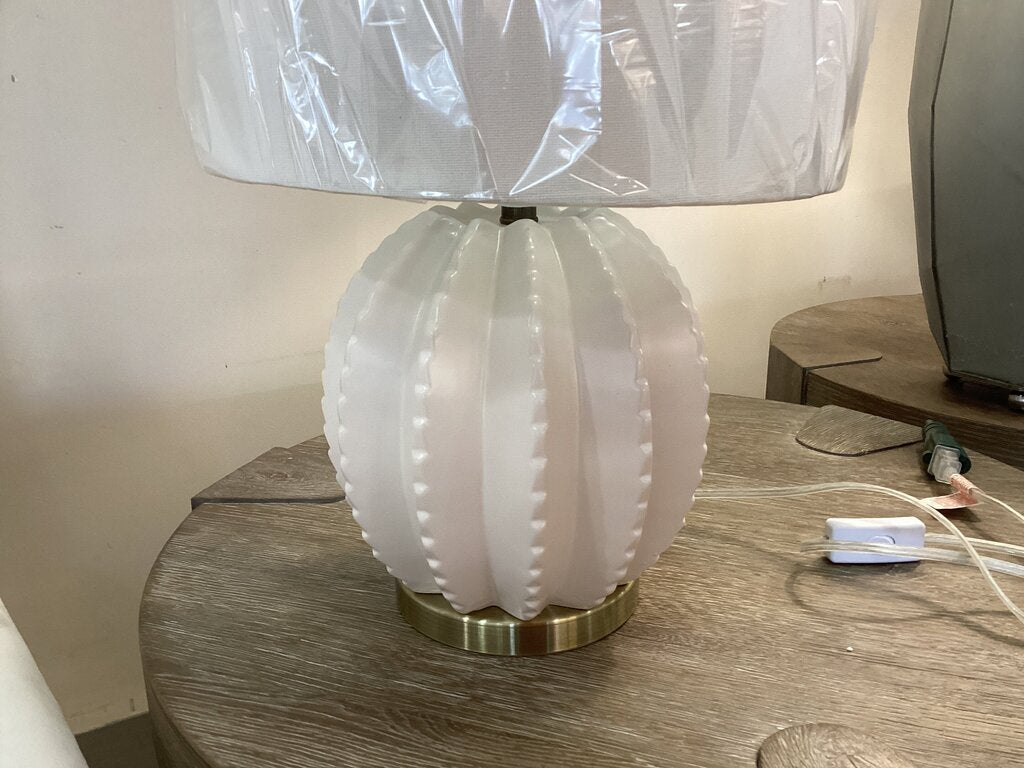 85962 - UMA Metal Table Lamp 12x19